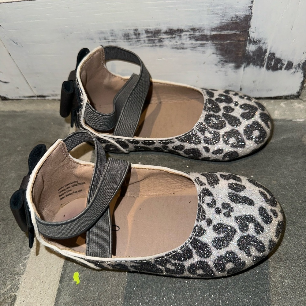 Monkey Feet Glitter Gray Leopard Print Stylish Leather Strap & Bow Slide’s - Picture 7 of 9